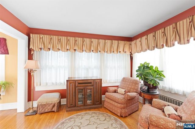 7 Wayland Drive, Verona, NJ 07044