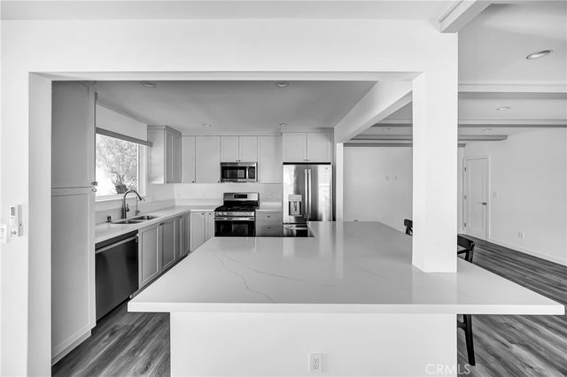 5840 Coldwater Canyon Ave 2, Valley Village, CA 91607
