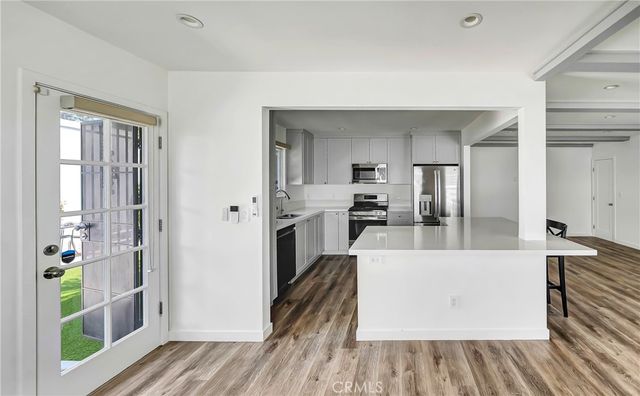 5840 Coldwater Canyon Ave 2, Valley Village, CA 91607