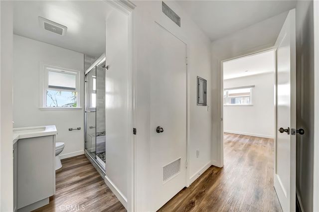 5840 Coldwater Canyon Ave 2, Valley Village, CA 91607