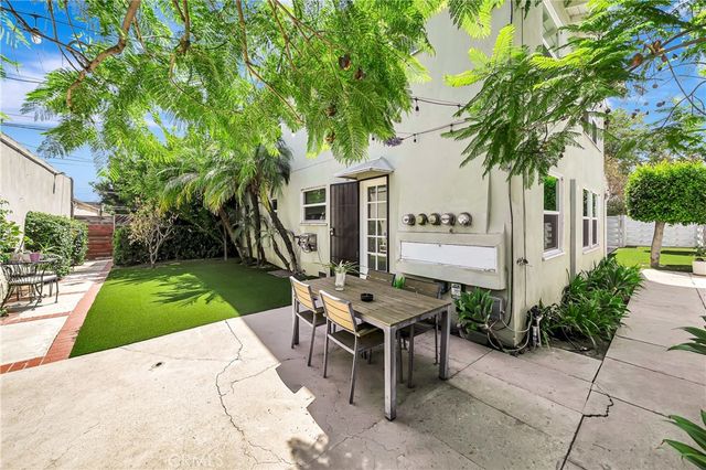 5840 Coldwater Canyon Ave 2, Valley Village, CA 91607