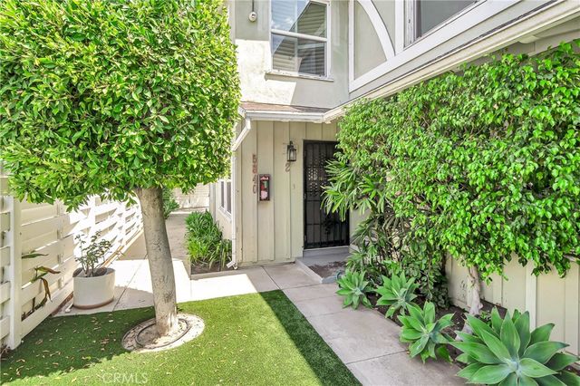 5840 Coldwater Canyon Ave 2, Valley Village, CA 91607