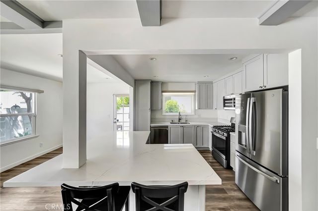 5840 Coldwater Canyon Ave 2, Valley Village, CA 91607