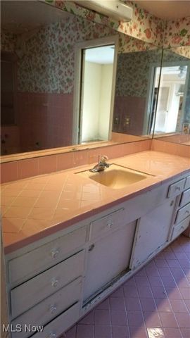 24255 S Woodland Road, Shaker Heights, OH 44122