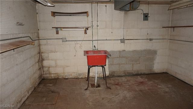 24255 S Woodland Road, Shaker Heights, OH 44122