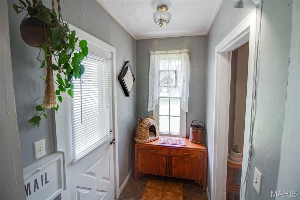 Image 13 of property listing at 914 N Giddings Avenue, Jerseyville, IL 62052