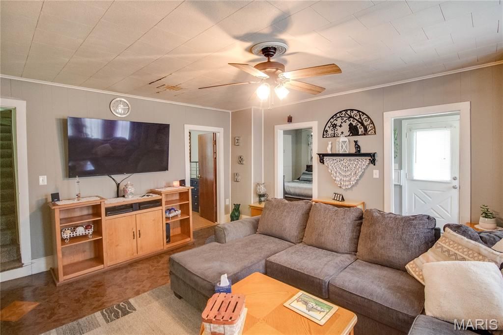 Image 14 of property listing at 914 N Giddings Avenue, Jerseyville, IL 62052