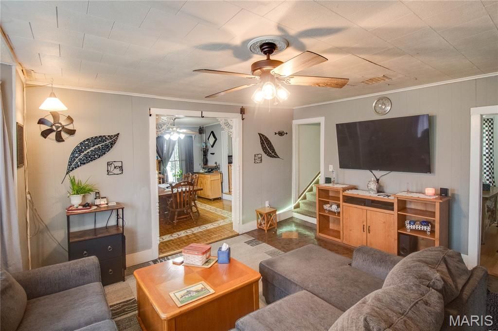 Image 16 of property listing at 914 N Giddings Avenue, Jerseyville, IL 62052