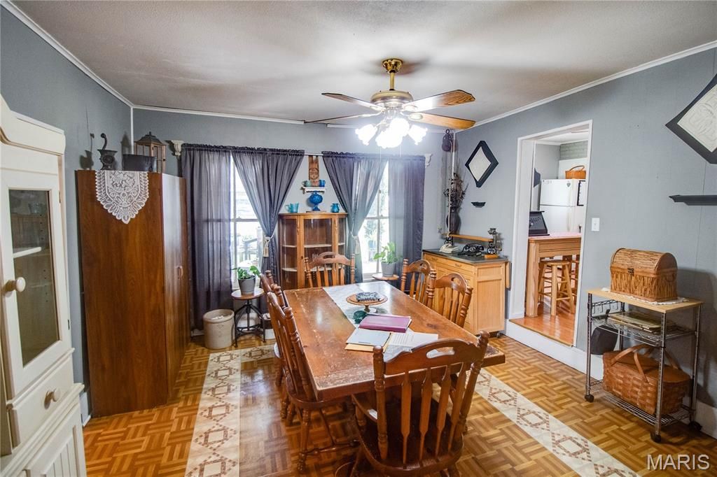 Image 18 of property listing at 914 N Giddings Avenue, Jerseyville, IL 62052