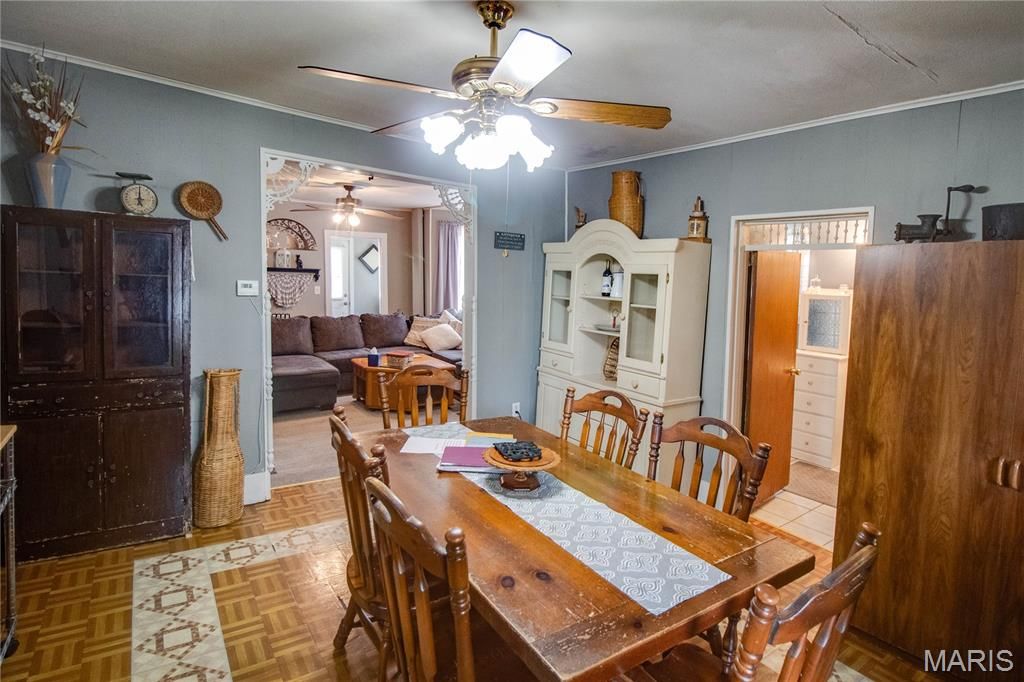 Image 19 of property listing at 914 N Giddings Avenue, Jerseyville, IL 62052