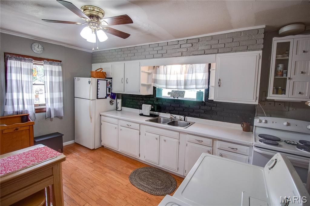 Image 20 of property listing at 914 N Giddings Avenue, Jerseyville, IL 62052
