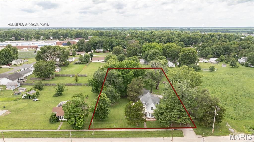 Image 3 of property listing at 914 N Giddings Avenue, Jerseyville, IL 62052