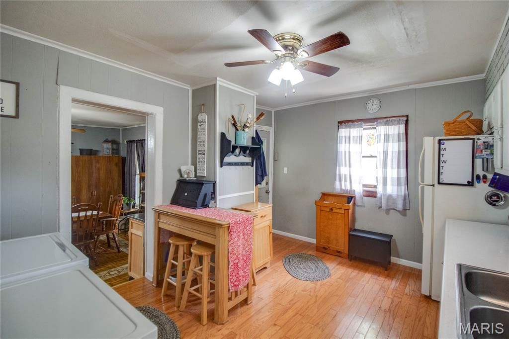 Image 21 of property listing at 914 N Giddings Avenue, Jerseyville, IL 62052
