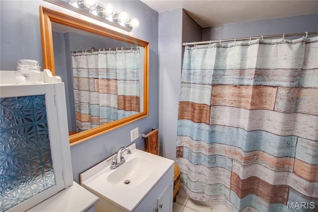 Image 25 of property listing at 914 N Giddings Avenue, Jerseyville, IL 62052
