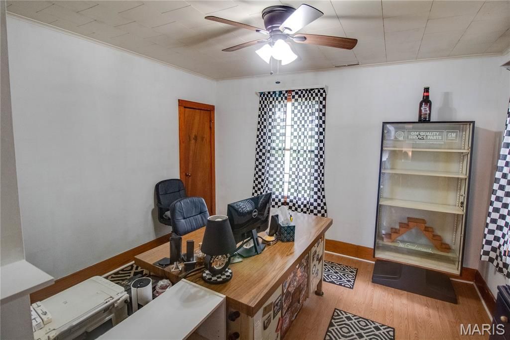 Image 27 of property listing at 914 N Giddings Avenue, Jerseyville, IL 62052
