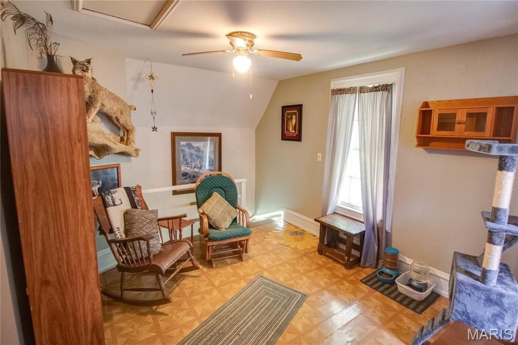 Image 33 of property listing at 914 N Giddings Avenue, Jerseyville, IL 62052