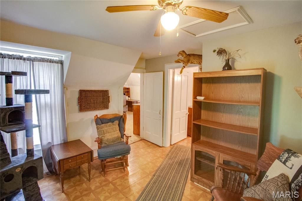 Image 34 of property listing at 914 N Giddings Avenue, Jerseyville, IL 62052