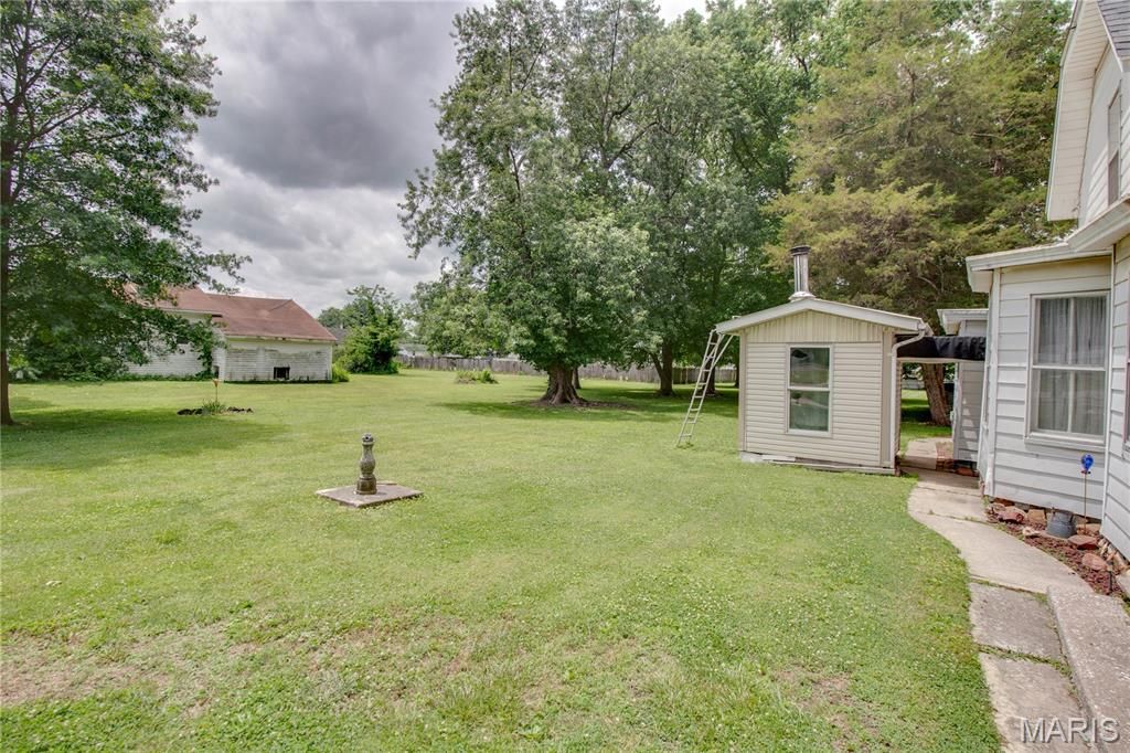 Image 41 of property listing at 914 N Giddings Avenue, Jerseyville, IL 62052