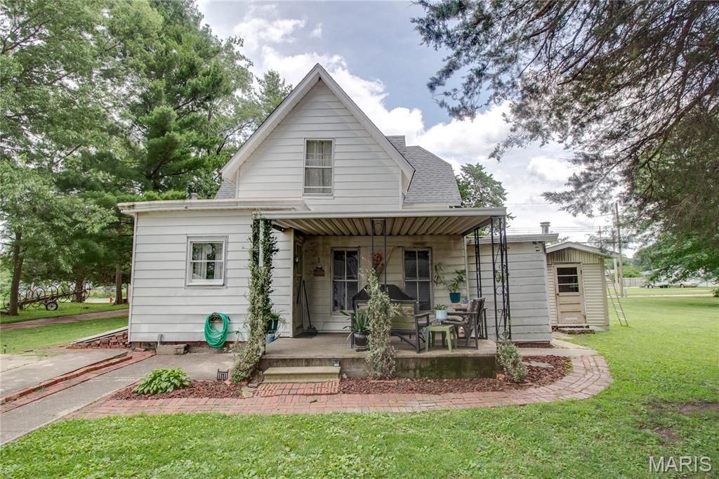 Image 43 of property listing at 914 N Giddings Avenue, Jerseyville, IL 62052