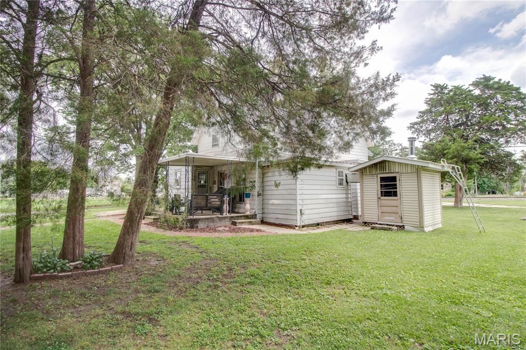 Image 45 of property listing at 914 N Giddings Avenue, Jerseyville, IL 62052