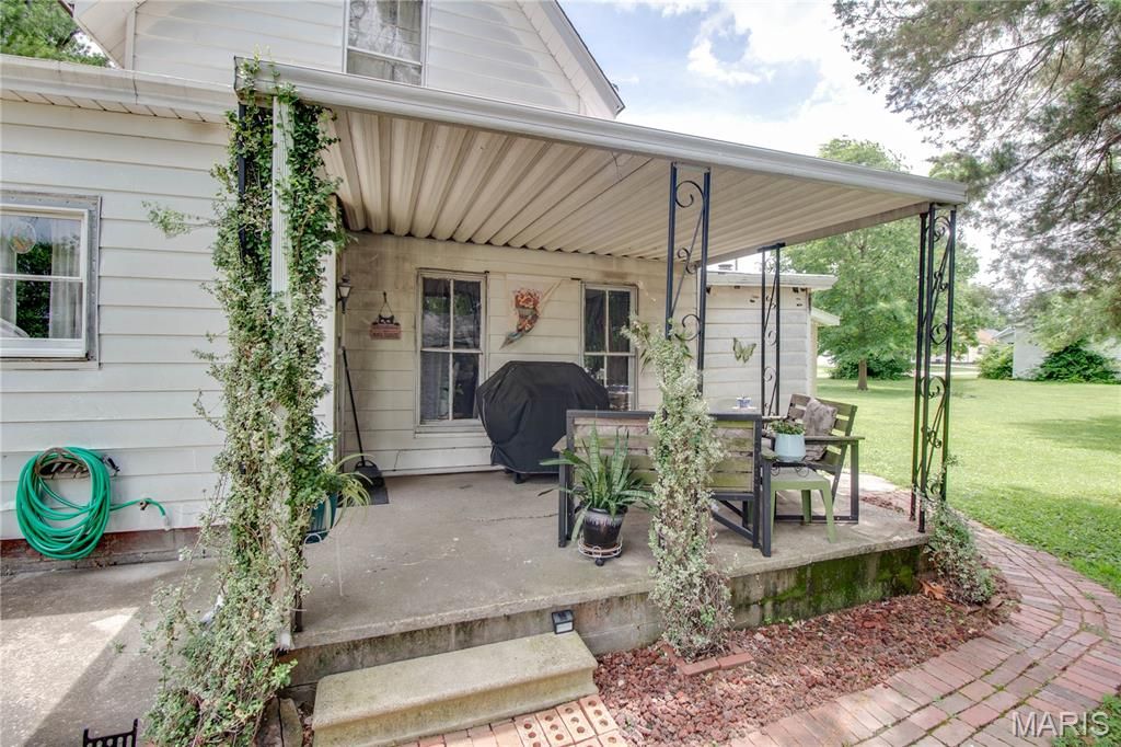 Image 46 of property listing at 914 N Giddings Avenue, Jerseyville, IL 62052