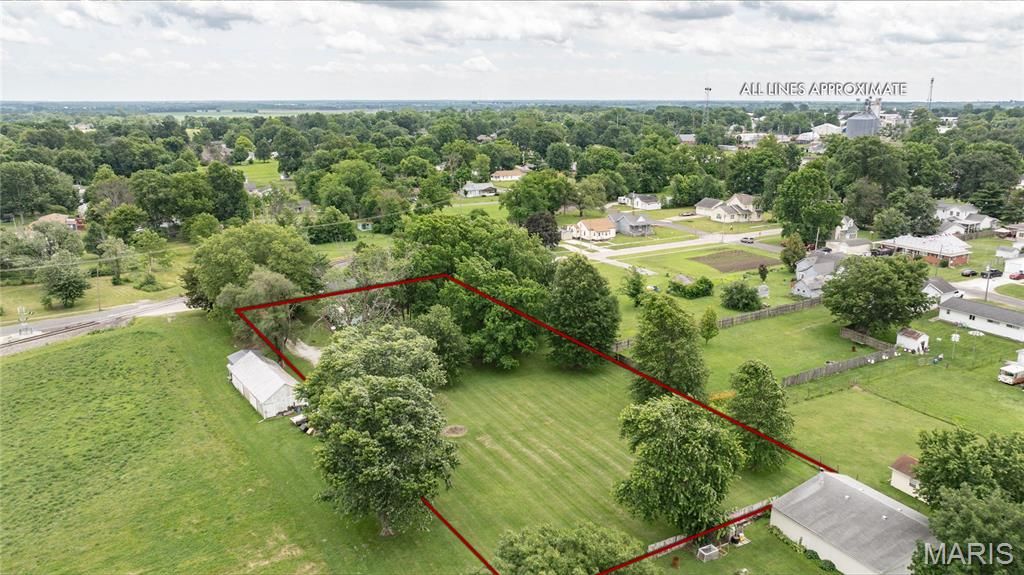 Image 6 of property listing at 914 N Giddings Avenue, Jerseyville, IL 62052