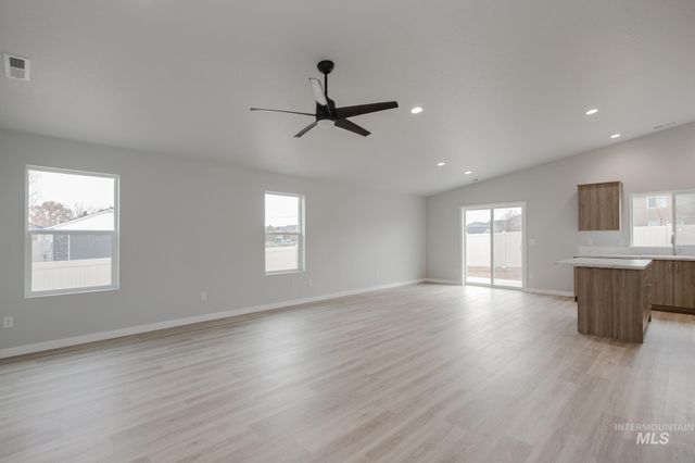 3453 E Crimson King Dr, Nampa, ID 83686