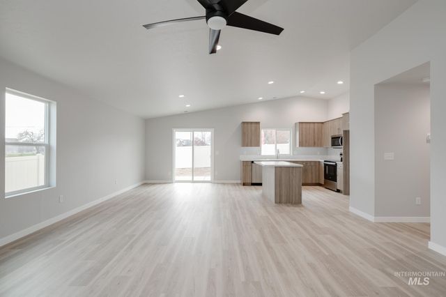 3453 E Crimson King Dr, Nampa, ID 83686