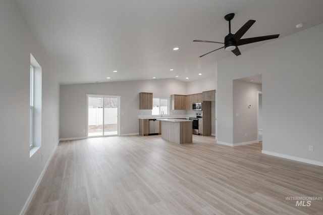 3453 E Crimson King Dr, Nampa, ID 83686