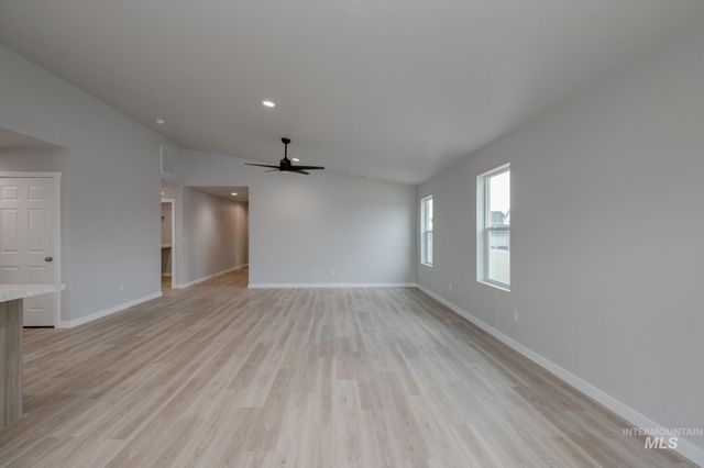 3453 E Crimson King Dr, Nampa, ID 83686