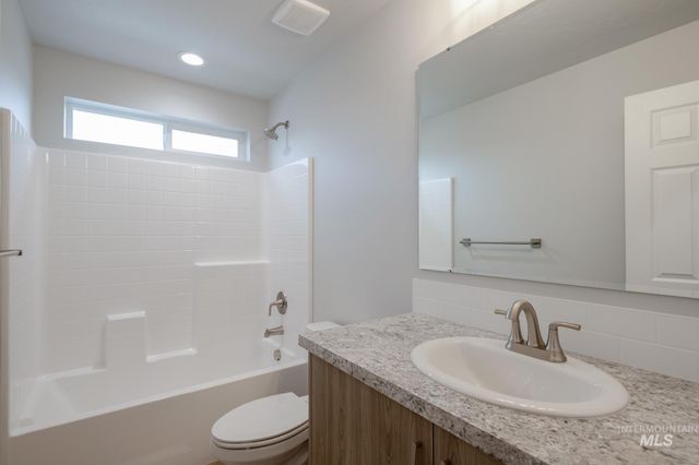 3453 E Crimson King Dr, Nampa, ID 83686