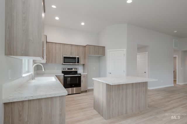 3453 E Crimson King Dr, Nampa, ID 83686