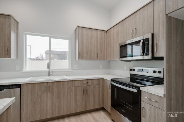 3453 E Crimson King Dr, Nampa, ID 83686