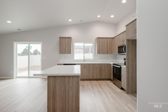 3453 E Crimson King Dr, Nampa, ID 83686