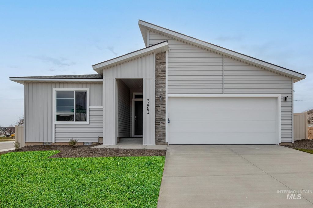 3453 E Crimson King Dr, Nampa, ID 83686