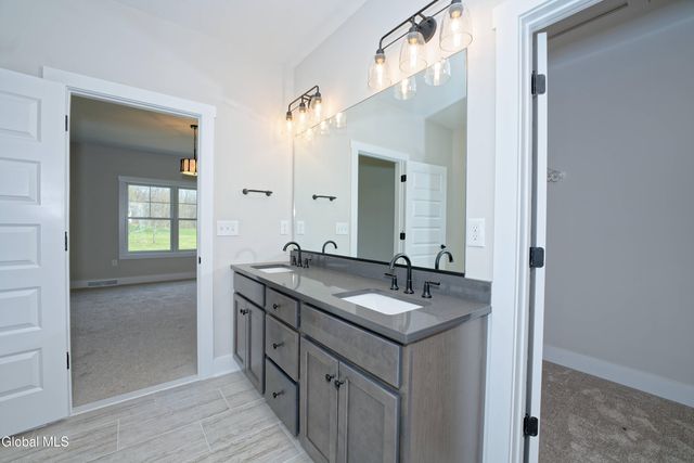 7 Quail Run, Voorheesville, NY 12186