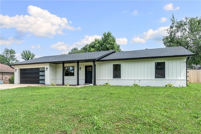 2913 Parkwood Drive, Rogers, AR 72756