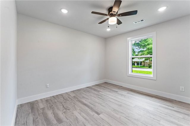 2913 Parkwood Drive, Rogers, AR 72756