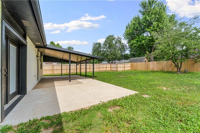 2913 Parkwood Drive, Rogers, AR 72756