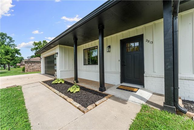 2913 Parkwood Drive, Rogers, AR 72756