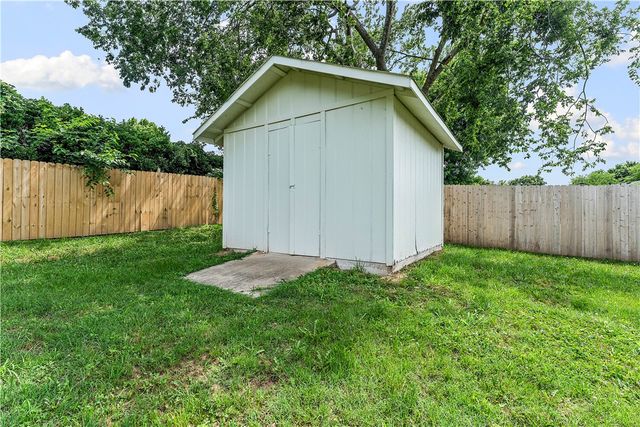 2913 Parkwood Drive, Rogers, AR 72756