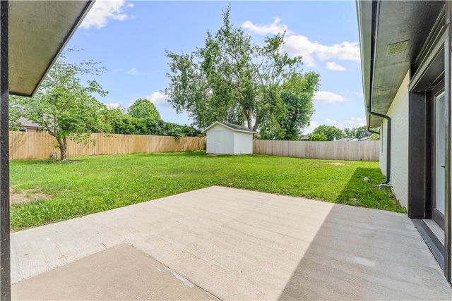 2913 Parkwood Drive, Rogers, AR 72756