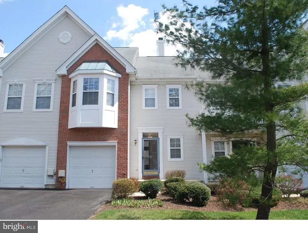 10 HOWE CT, Pennington, NJ 08534