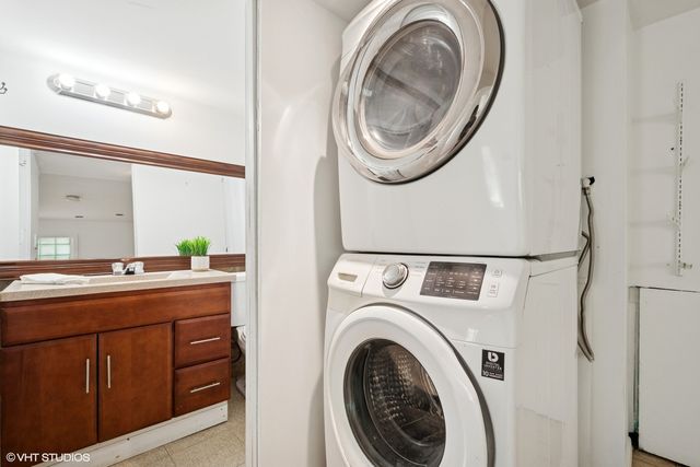 2208 Foster Street, Evanston, IL 60201