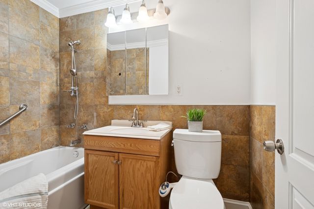 2208 Foster Street, Evanston, IL 60201