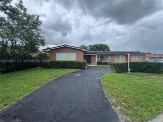 6531 W 8th Ave, Hialeah, FL 33012