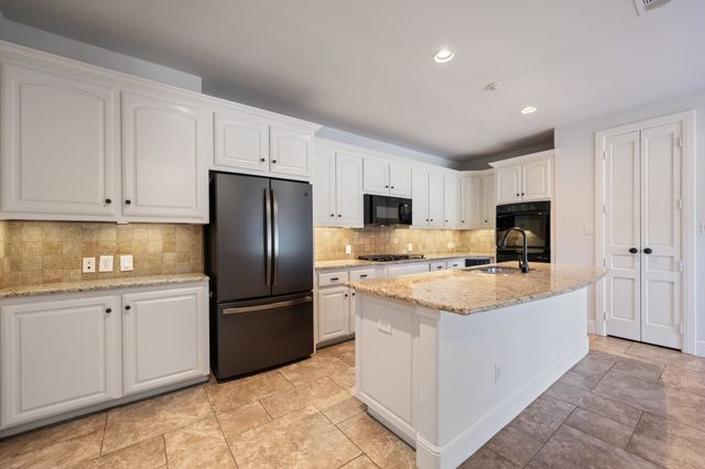 2400 Legend Drive, Heath, TX 75032