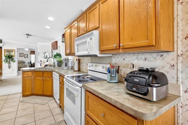 10047 EQUITY AVENUE, Dade City, FL 33525