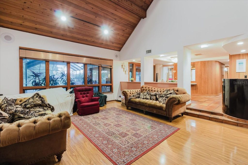 Image 14 of property listing at 4404 OLD ORCHARD DRIVE, Tampa, FL 33618