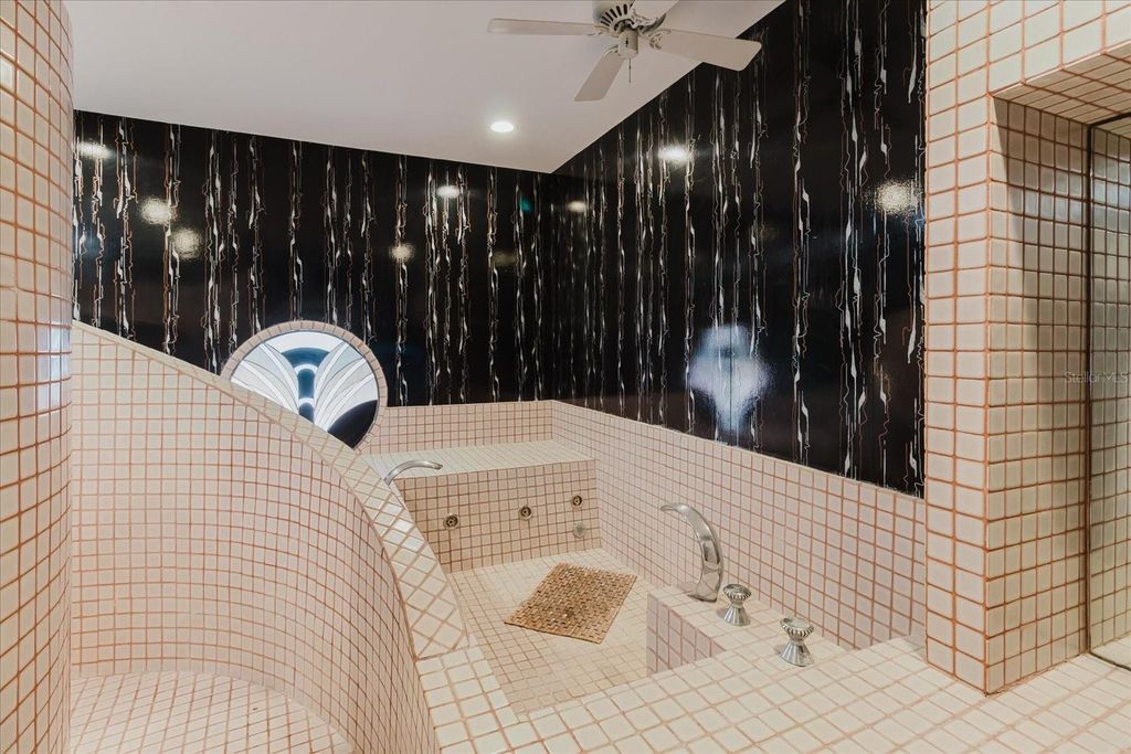 Image 59 of property listing at 4404 OLD ORCHARD DRIVE, Tampa, FL 33618